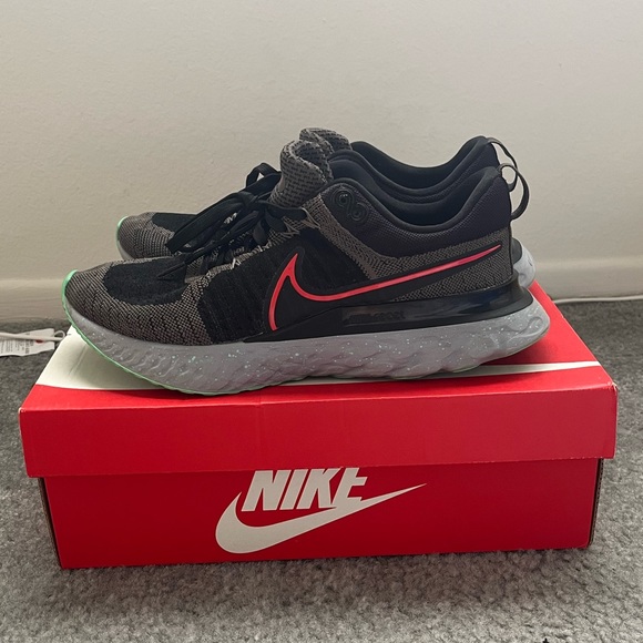 Nike React Infinity Run Flyknit 2 size 10 - Picture 6 of 8